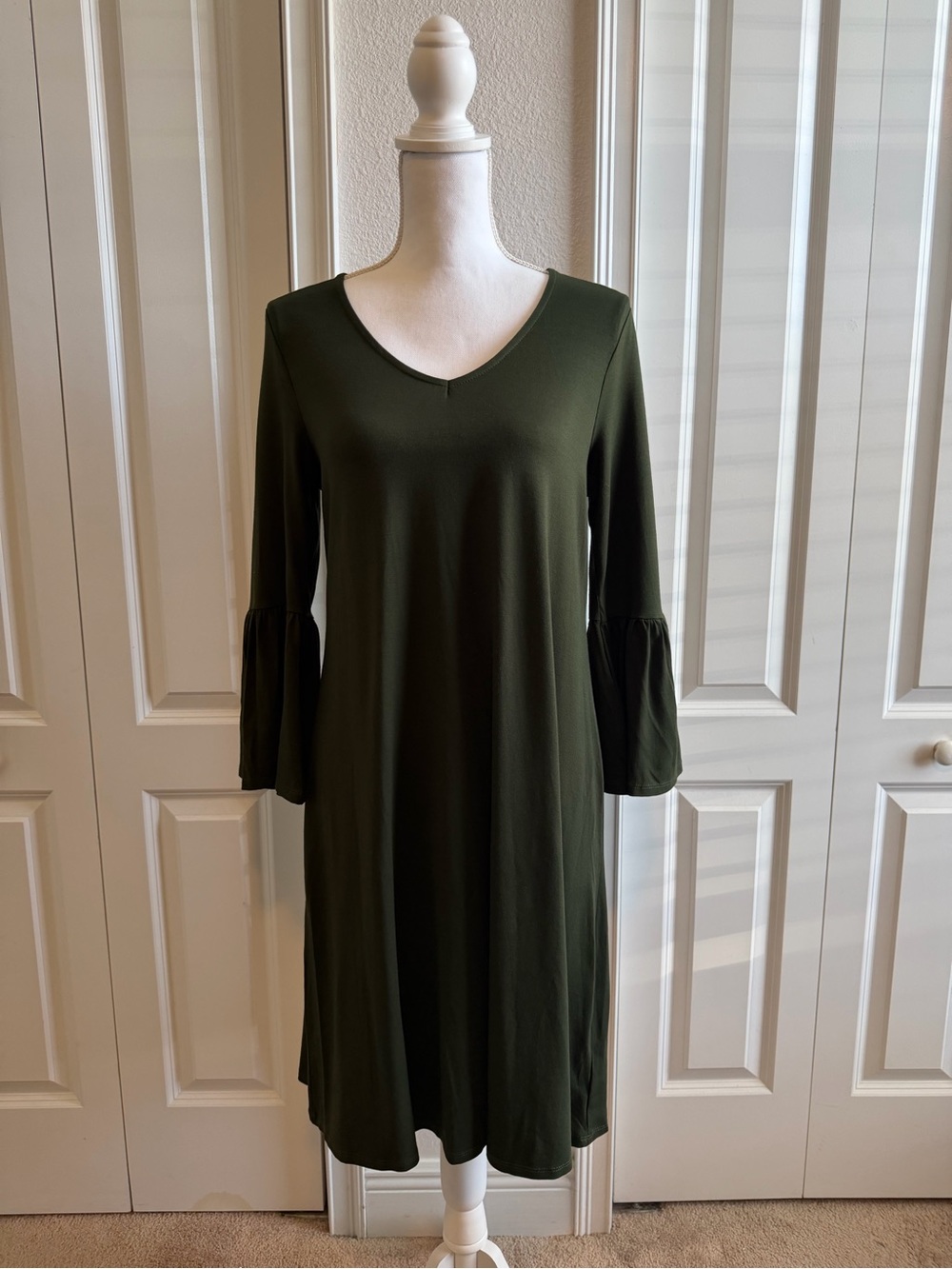 Women’s Olive Green V-Neck Bell Sleeve Dress NWT (M)